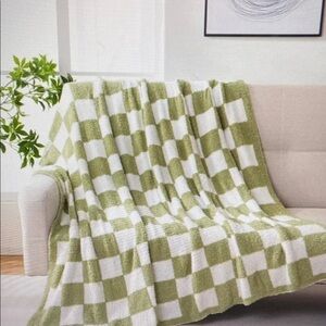 Green and White Checkered Throw Blanket